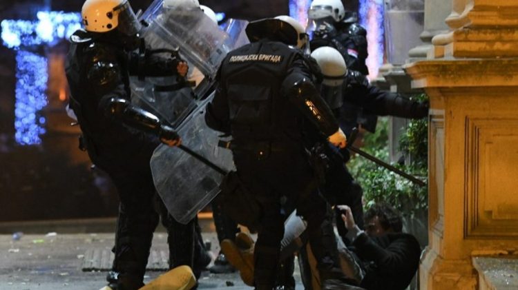 Deklarohen nga Departamenti amerikan i Shtetit për protestat e dhunshme në Serbi