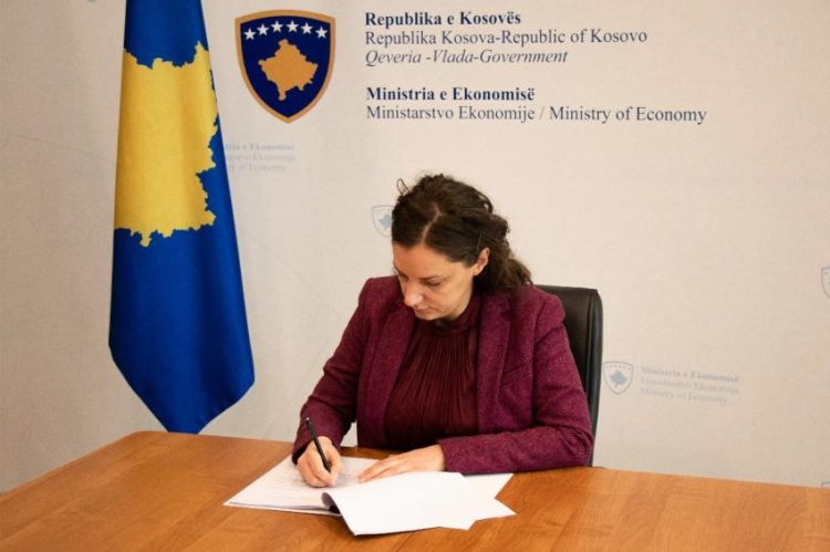 Qeveria e Kosovës nënshkruan marrëveshje 7 miliardë eurosh në fushën e teknologjisë