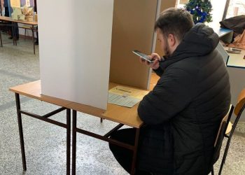 Zgjedhjet ‘demokratike’ në Serbi, Musliu: Njerëzit duhet të fotografojnë votën për të qenë ‘OK’ me Vuçiqin