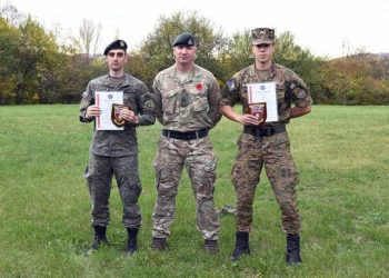 Oficeri i FSK-së fiton çmimin “Studenti më i mirë” në kursin trajnues në Çeki