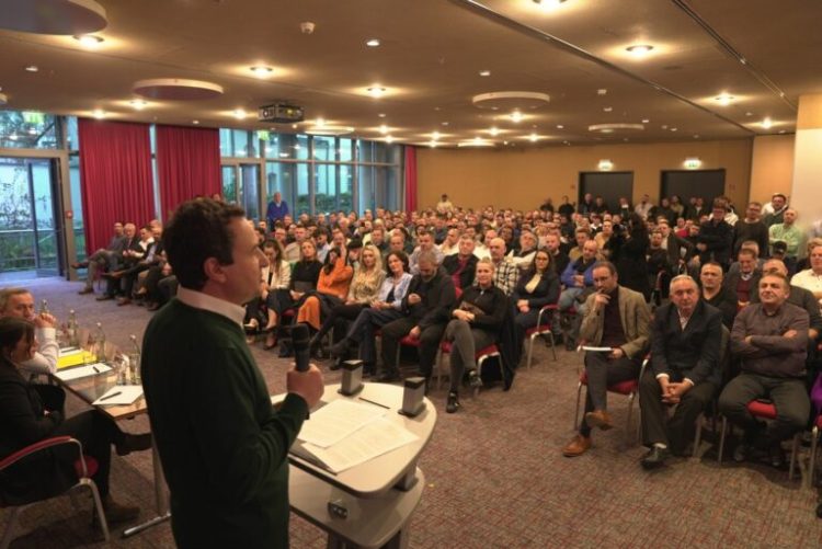 Kryeministri Kurti takoi bashkatdhetarët në Berlin