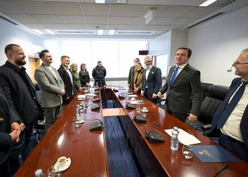 Kurti takon specializantët e mjekësisë të Luginës, u premton mbështetje