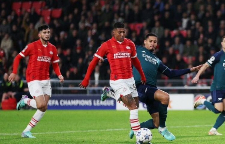 PSV barazon me Arsenal dhe kalon në rrethin tjetër