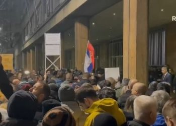 Vjedhje votash në zgjedhjet në Serbi (VIDEO)