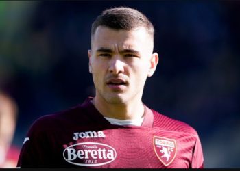 Chelsea mendon blerjen e Buongiorn nga Torino
