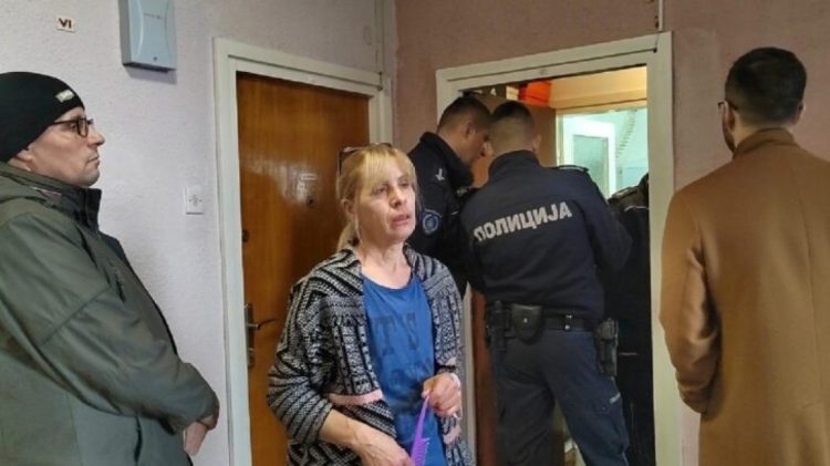 “Fëmija im ishte vetëm në banesë”, Sevdije Ramadani flet pasi u dëbua nga apartamenti në Beograd