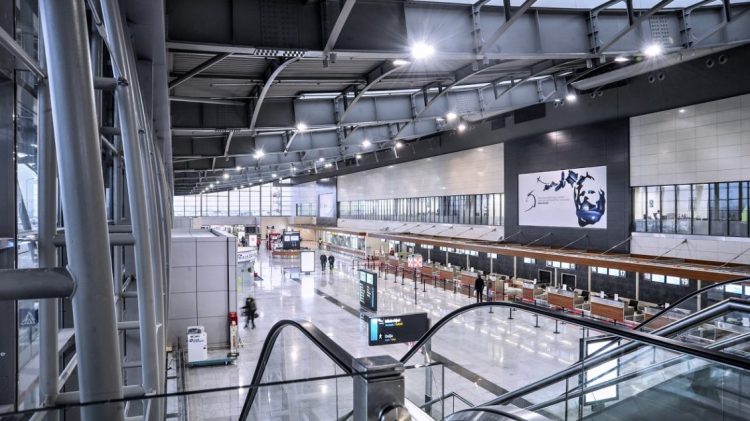 Vjedhje në aeroport të Prishtinës, policia arreston një të dyshuar