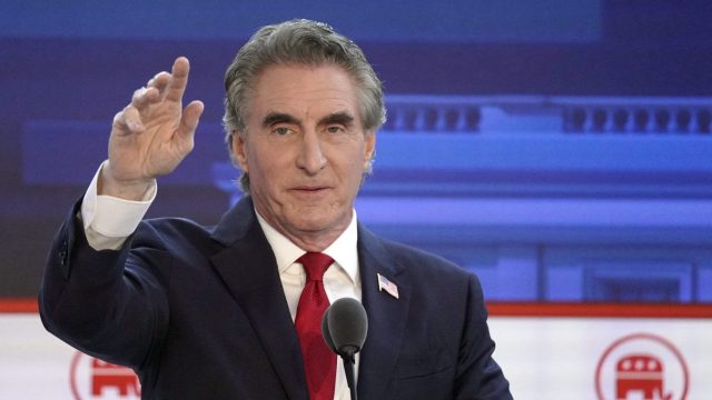 Burgum pezullon fushatën presidenciale në ShBA