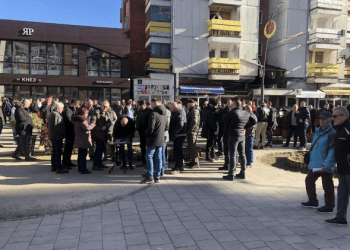 Serbët e veriut të Republikës së Kosovës protestojnë kundër ndalimit të importit dhe konfiskimit të mallrave