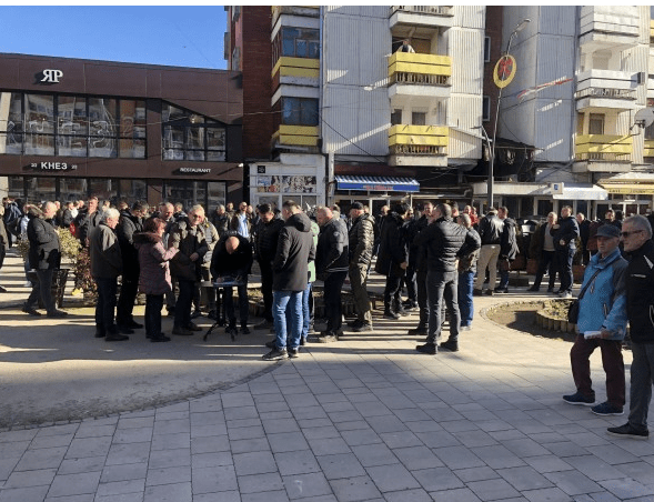 Serbët e veriut të Republikës së Kosovës protestojnë kundër ndalimit të importit dhe konfiskimit të mallrave