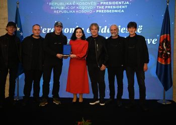 Presidentja Osmani nderon me medalje rock grupet Minatori, Gjurmët, Elita 5 e të tjerë