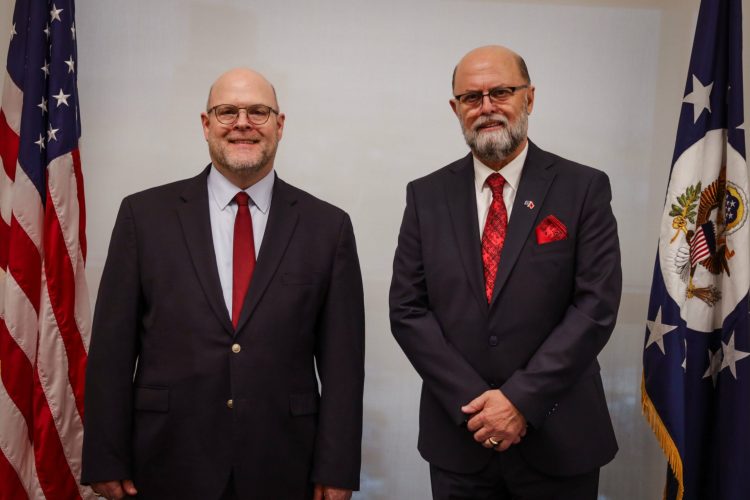 Hovenier takohet me Malajn: Mezi presim të punojmë bashkë