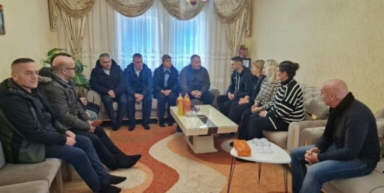 Menaxhmenti i Policisë së Kosovës vizituan familjen e heroit Afrim Bunjaku dhe pikë kalimin kufitar në Jarinjë