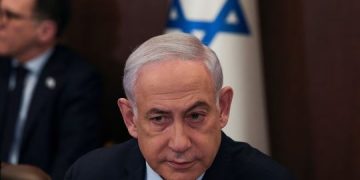 Lideri i opozitës izraelite kërkon dorëheqjen e Netanyahut