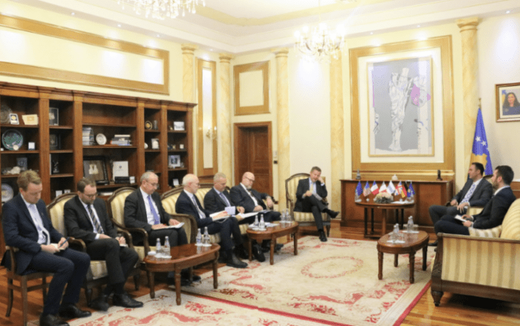 Konjufca priti në takim ambasadorët e shteteve të QUINT-it, shefin e Zyrës së BE-së dhe atë të OSBE-së (Foto)