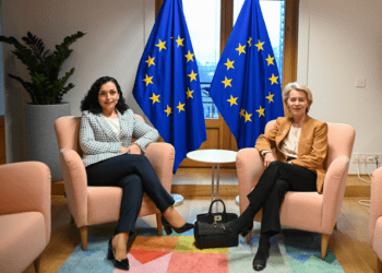 Osmani takohet me Leyen në Bruksel, i thekson domosdoshmërinë për heqjen e masave ndaj Kosovës