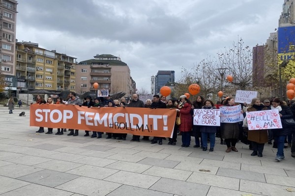 Mbahet marshi kundër vr*asjes së grave me moton “Stop femicidit”