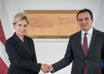 Kurti i bën ftesë zyrtare për vizitë në Kosovë kryeministres së Letonisë