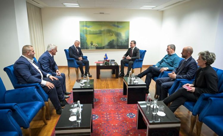Kurti ia konfirmon Kamberit se mbështetja e Qeverisë për shqiptarët në Luginën e Preshevës do të vazhdojë
