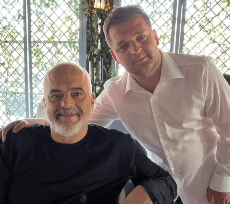 “Në shoqërinë e Edi Ramës, Hashim Thaçit dhe Behgjet Pacollit!”, Bytyçi vjen me një analizë të fortë – ‘shpërthen’ ndaj Naim Murselit!