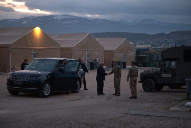 Peach vizitoi ushtarët britanikë në Bondsteel, i lëvdoi për kontributin në KFOR