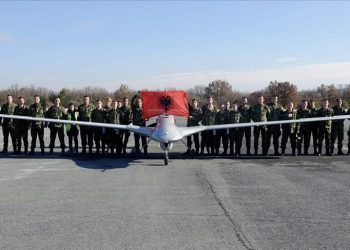 Ushtarakët shqiptarë trajnohen në Türkiye për dronët “Bayraktar”