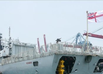 Dy anije të Marinës Mbretërore britanike përplasen me njëra-tjetrën në Bahrein