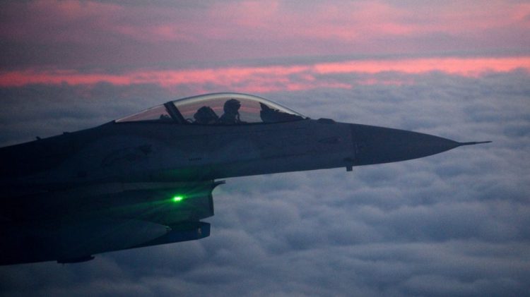 Pas valës së re të sulmeve ruse në Ukrainë, Polonia ngrit në ajër aeroplanët F-16 për të mbrojtur hapësirën e saj ajrore