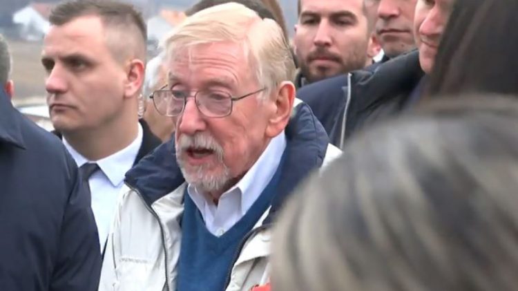 Ishte zëri i masakrës së Reçakut, Walker: Kosova sot gëzon demokraci, falë sakrificës së shumë djemve