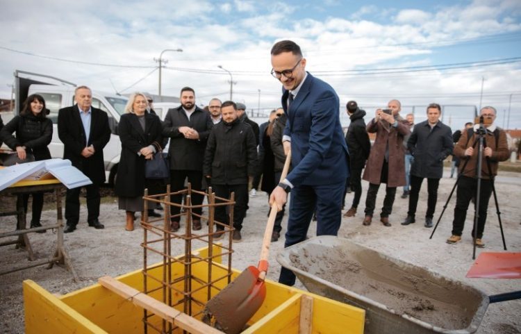 Vihet gurthemeli i qendrës kulturore në Gjilan me vlerë 1.2 milionë euro