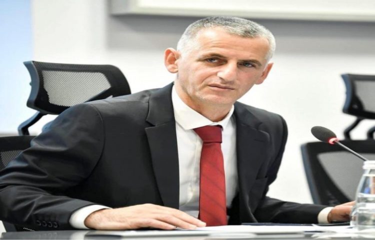 Durmishi ua shkëput kontratat e punës tre ekzaminerëve