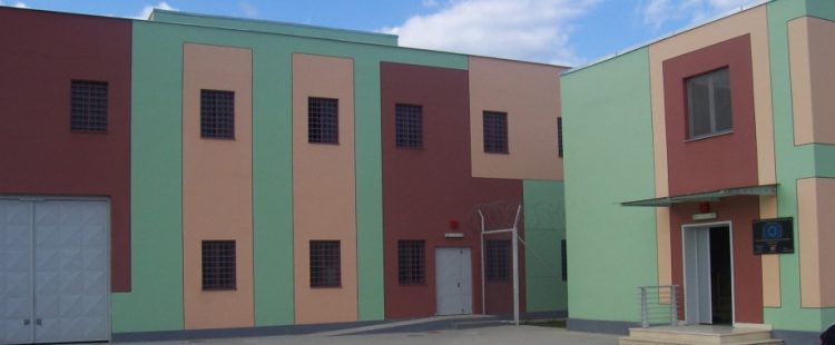 Kokainë në patate, si tentoi të futej droga në burgun e Vlorës