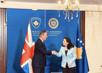 Presidentja Osmani mirëpret kryediplomatin britanik, David Cameron