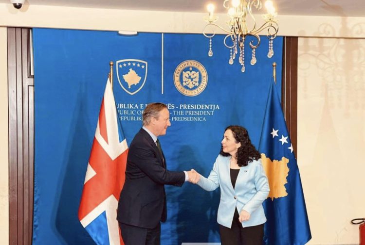 Presidentja Osmani mirëpret kryediplomatin britanik, David Cameron
