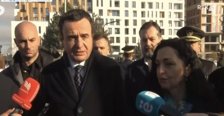 Osmani dhe Kurti bëjnë homazhe te varri i Rugovës