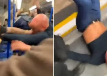 Përleshje masive në trenin e metrosë në Londër – burrat godasin dhe shajnë njëri-tjetrin përpara udhëtarëve të tmerruar