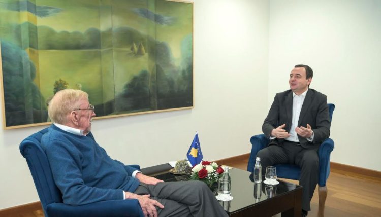 Walker takohet me Kurtin, ndjehet i lumtur dhe krenar për atë që Kosova ka arritur