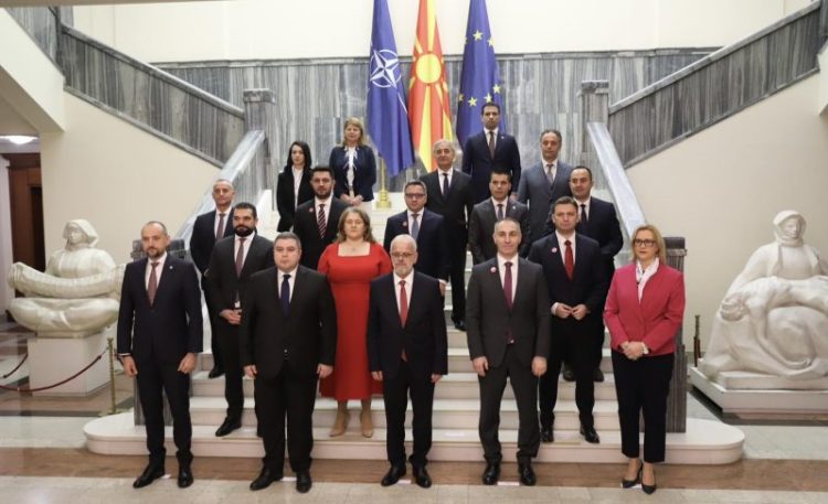 Nesër mbahet mbledhja e parë qeveritare në Maqedoni me kryeministër Talat Xhaferin