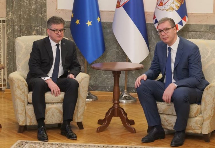 Vuçiqi takon Lajçakun në Beograd, kërkon anulimin e vendimit të BQK-së për dinarin