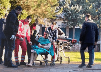 Politikani serb që bëri homazhe në Prekaz u rrah nga BIA, thotë se pjesëmarrës ishte edhe Radoiçiq (FOTO)