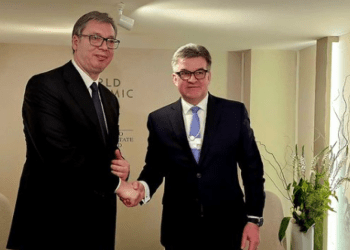 Lajçak takon Vuçiqin në Davos, flasin për dialogun