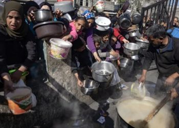 Zyrtari i OKB-së: 2.2 milionë njerëz janë në rrezik nga uria në Gaza