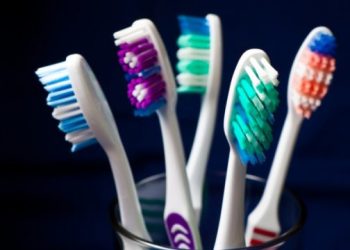 Sa shpesh duhet ta ndërroni brushën e dhëmbëve?