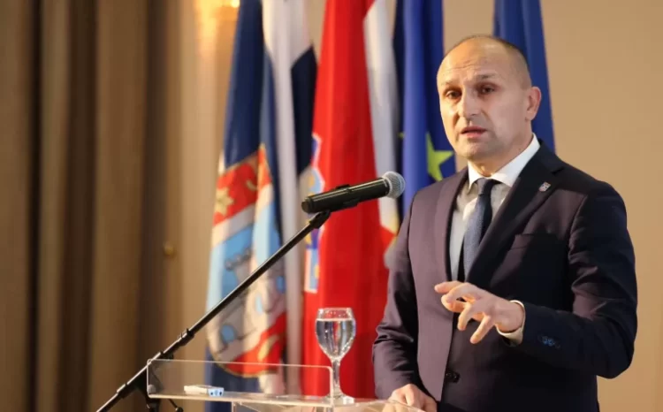 Shefi i mbrojtjes i Kroacisë anulon takimin me homologun malazez pas deklaratave lidhur me periudhën e luftës