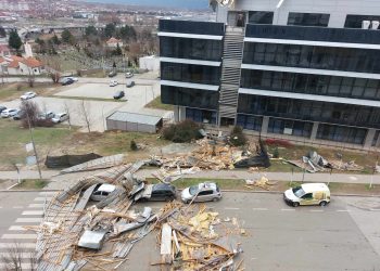 23 vjeçarja që u lëndua nga rënia e kulmit, po i nënshtrohet një operimi