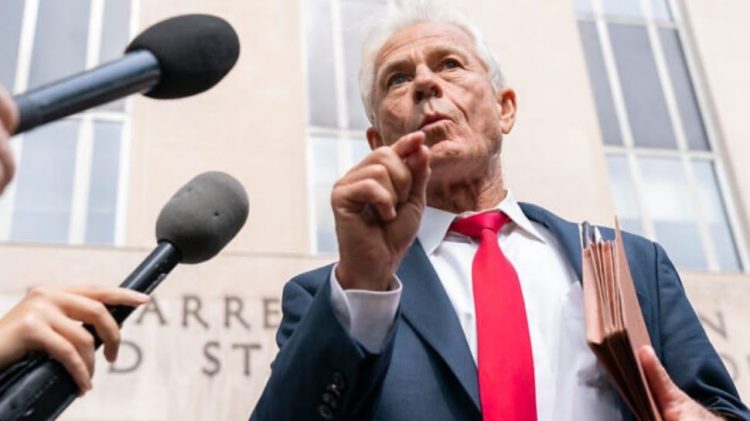 Ish-këshilltari i Trump, Navarro, dënohet me katër muaj burg