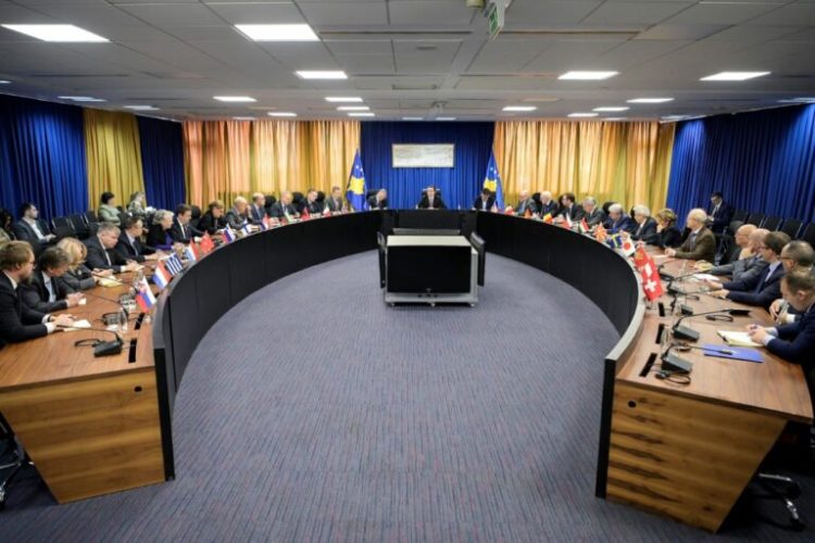 Kurti priti në takim ambasadorët e akredituar në Kosovë, diskutojnë për rregulloren e re të BQK-së