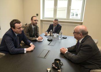 Kurti takoi të Dërguarin e Posaçëm të Britanisë për Ballkanin Perëndimor, Stuart Peach