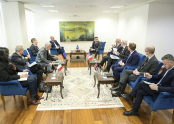 Kryeministri Kurti u kërkon ambasadorëve të QUINT-it heqjen e masave