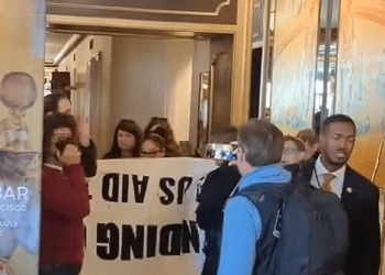 Protestuesit hyjnë në hotelin ku po qëndronte Biden, kërkojnë armëpushim në Gaza: Ne ju akuzojmë për gj*nocid